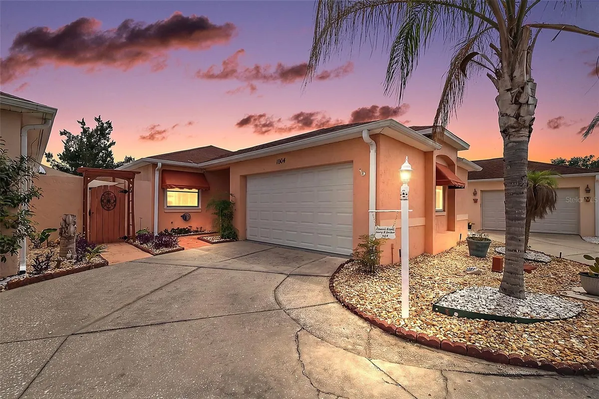 Property Slideshow image 1 of 38 | 1004 laredo ln, Lady Lake, FL, 32159