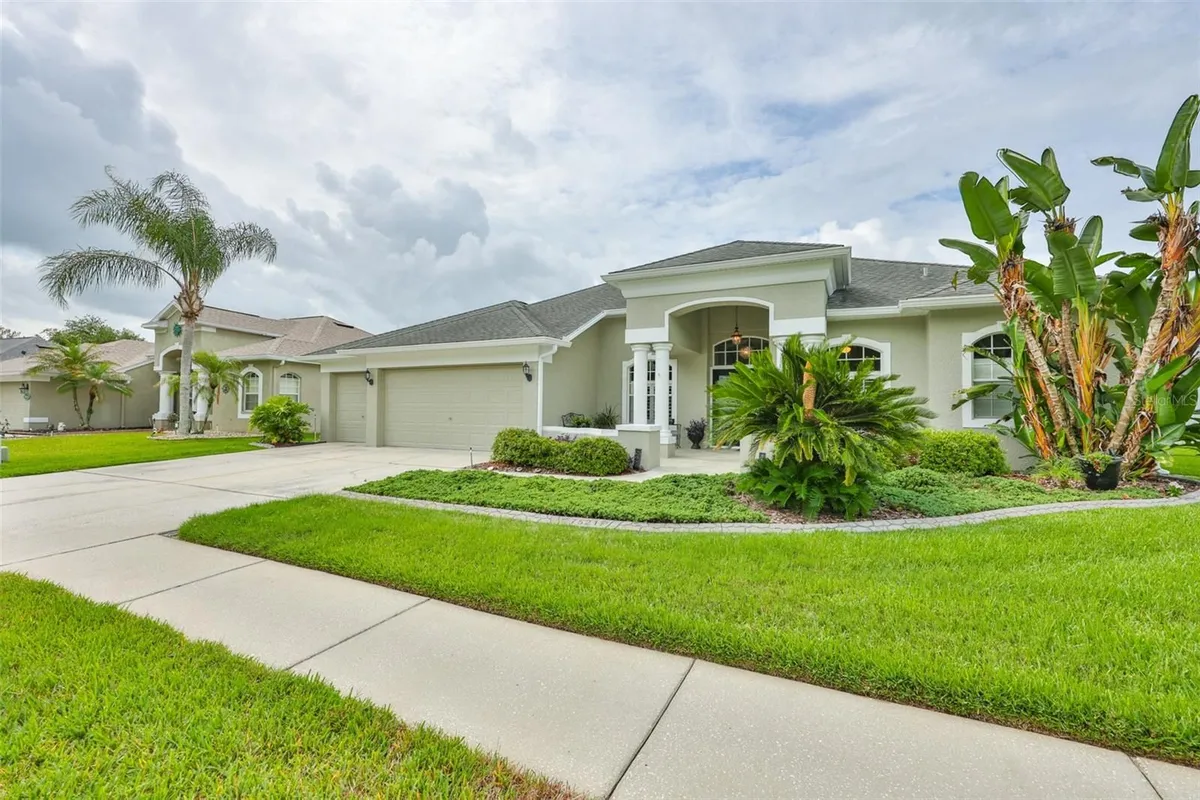 Property Slideshow image 1 of 52 | 7521 melogold cir, Land O Lakes, FL, 34637