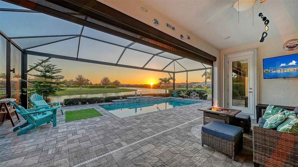 Property Slideshow image 1 of 31 | 4921 surfside cir, Bradenton, FL, 34211