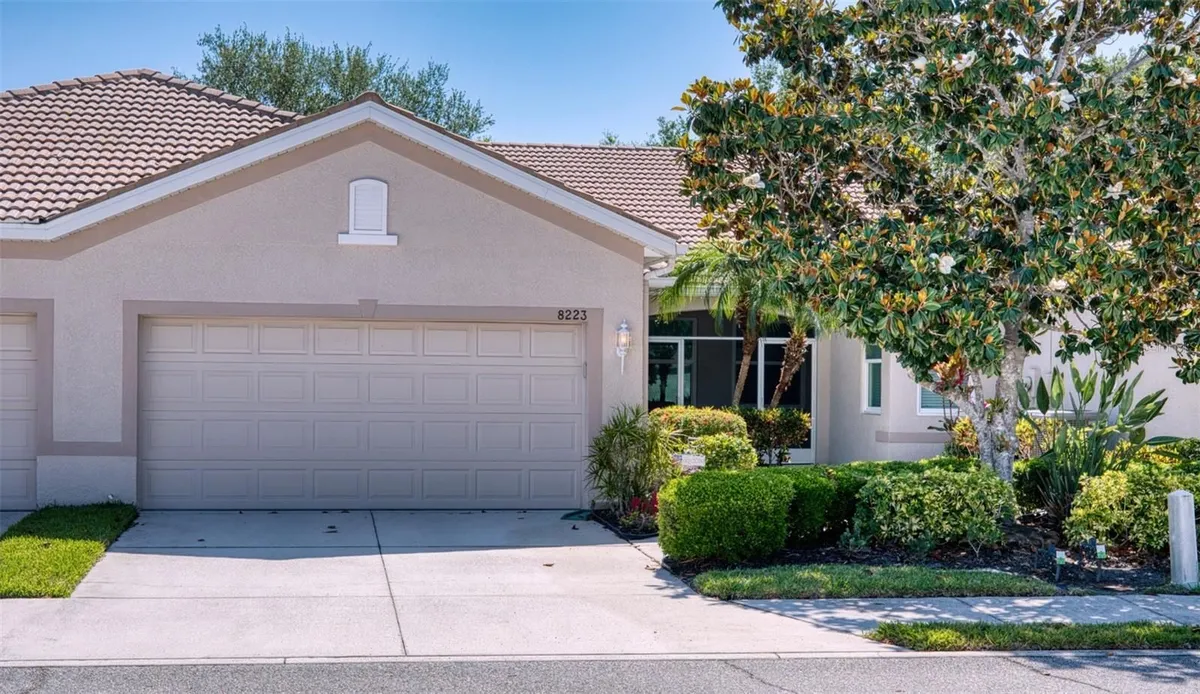 Property Slideshow image 1 of 39 | 8223 simpson falls ct, Sarasota, FL, 34243