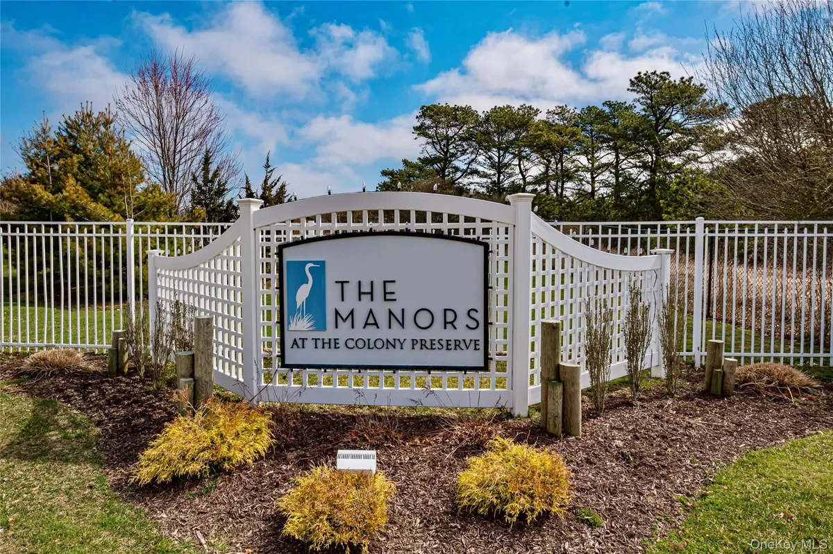 Property Slideshow image 1 of 18 | 15 cricket ct, Brookhaven, NY, 11967