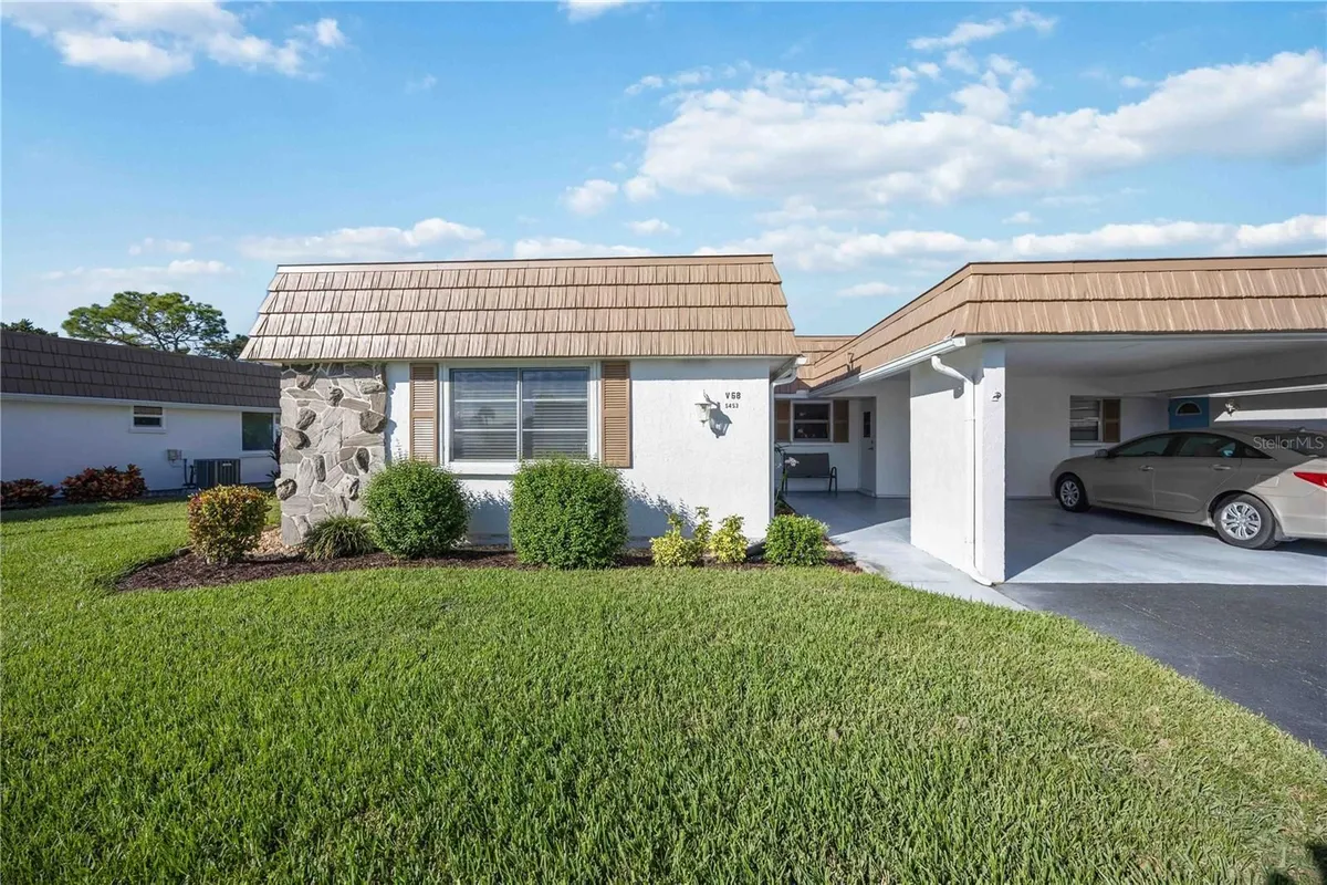 Property Slideshow image 1 of 20 | 5453 riverbluff cir # v68, Sarasota, FL, 34231