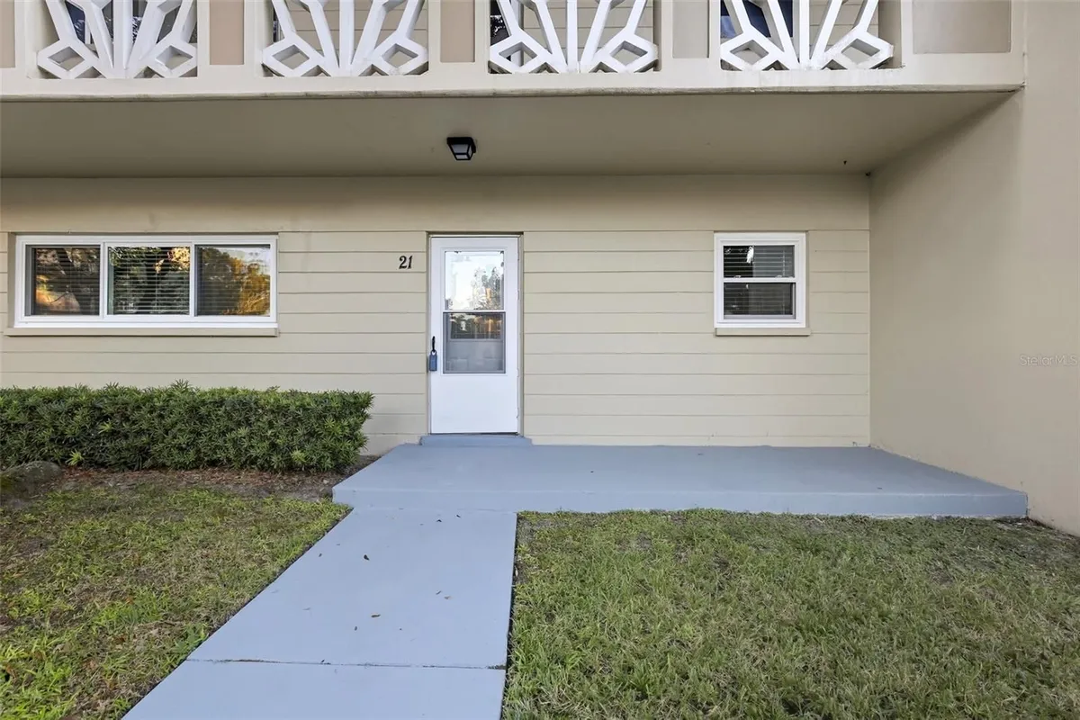 Property Slideshow image 1 of 28 | 2351 irish ln 21, Clearwater, FL, 33763
