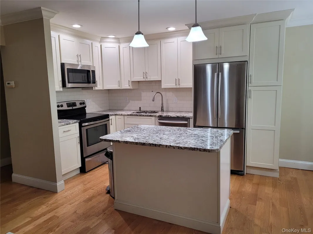 Property Slideshow image 1 of 23 | 15f essex pl f, Yorktown, NY, 10598