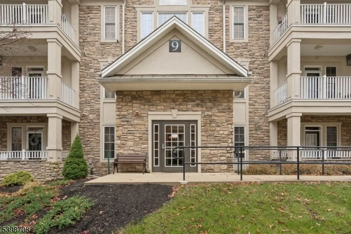 Property Slideshow image 1 of 35 | 911 holly ln # 11, Cedar Grove, NJ, 07009