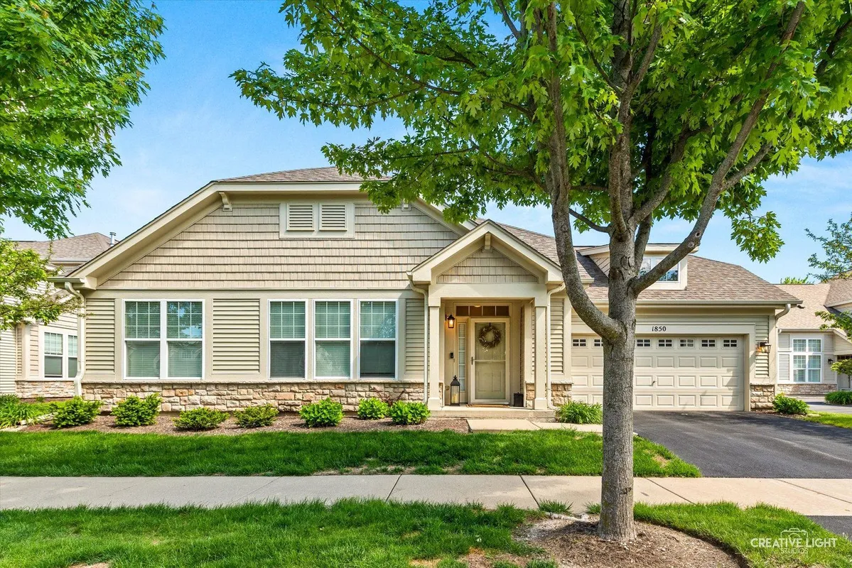 Property Slideshow image 1 of 25 | 1850 foxridge ct, Aurora, IL, 60502