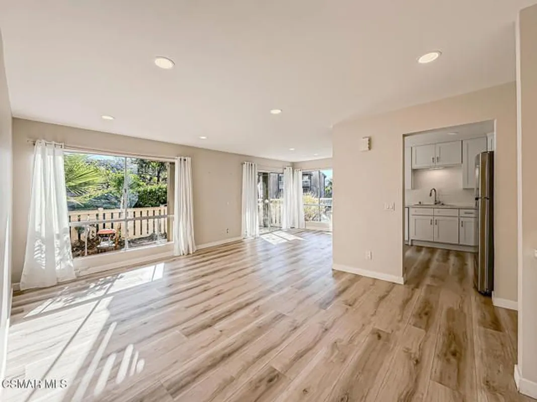 Property Slideshow image 1 of 42 | 291 sequoia ct 17, Thousand Oaks, CA, 91360