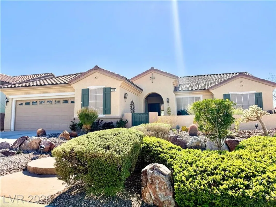 Property Slideshow image 1 of 33 | 1995 oliver springs st, Henderson, NV, 89052