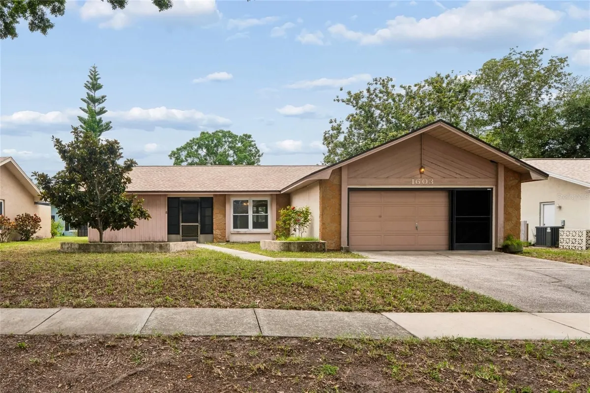 Property Slideshow image 1 of 50 | 1603 glengarry dr, Palm Harbor, FL, 34684
