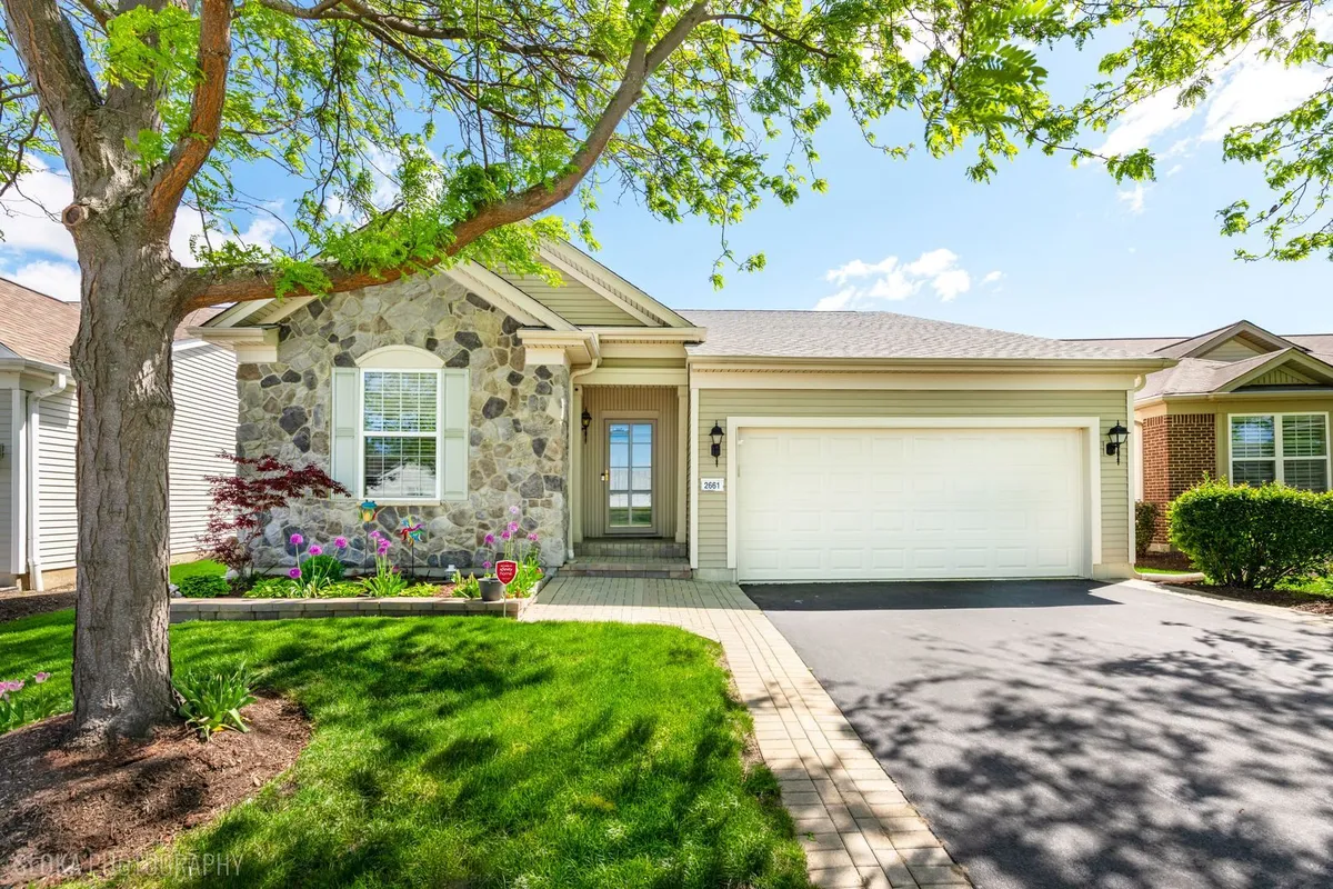 Property Slideshow image 1 of 33 | 2661 venetian ln, Elgin, IL, 60124