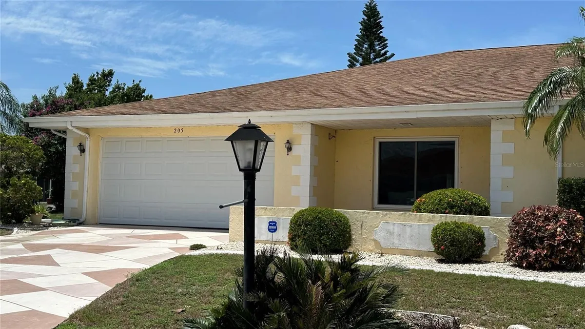 Property Slideshow image 1 of 20 | 205 strongbow ct, Sun City Center, FL, 33573
