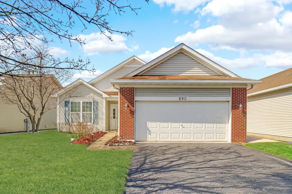 Property Slideshow image 1 of 22 | 690 s wellston ln, Romeoville, IL, 60446