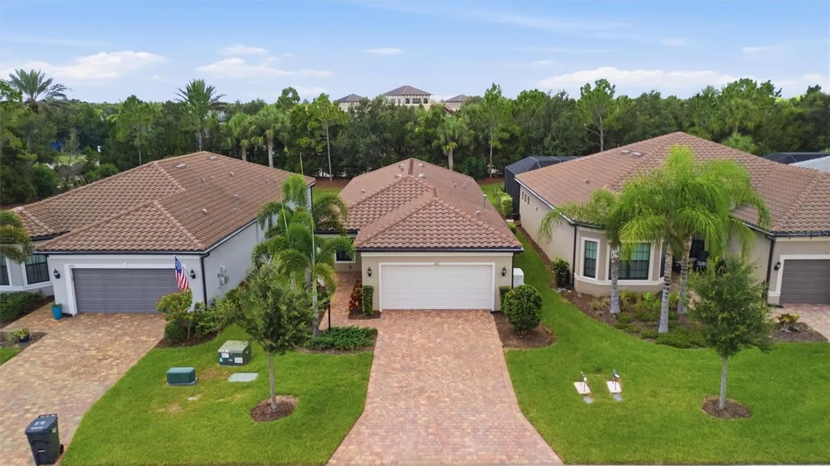 Property Slideshow image 1 of 65 | 6713 alstead cir, Bradenton, FL, 34202