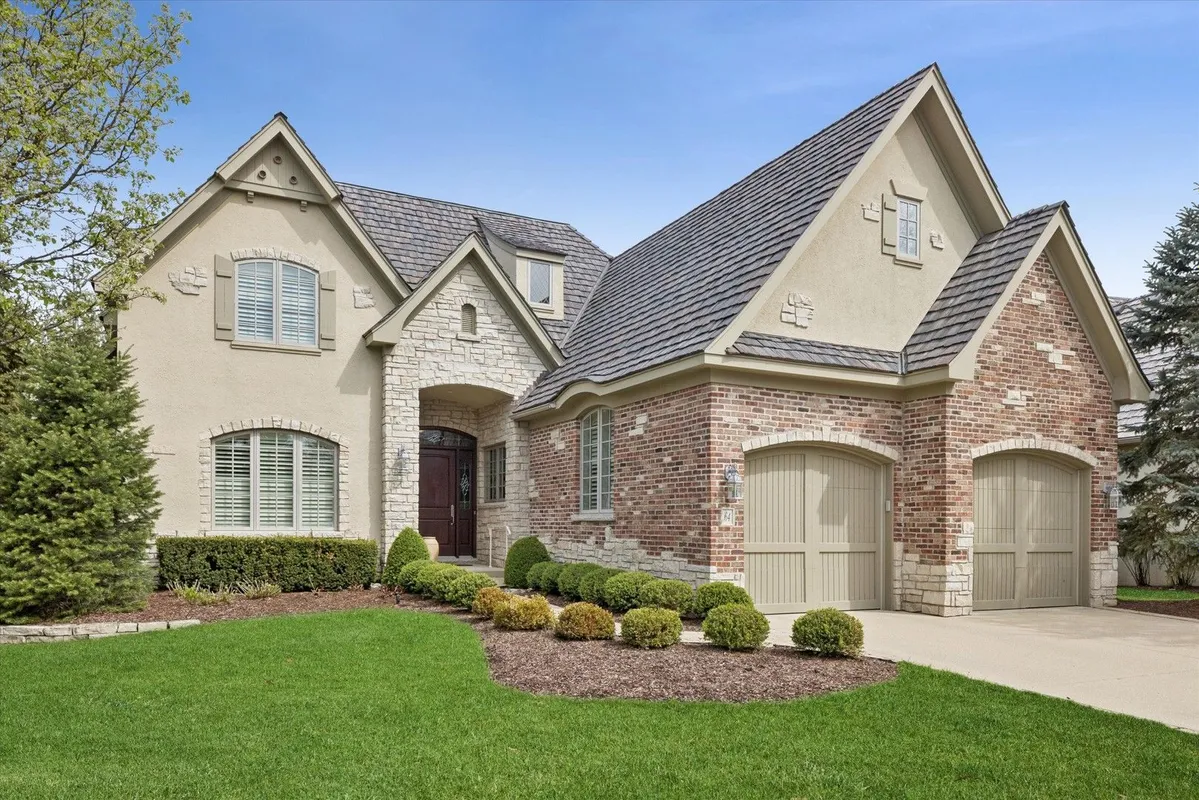 Property Slideshow image 1 of 29 | 64 forest gate cir, Oak Brook, IL, 60523