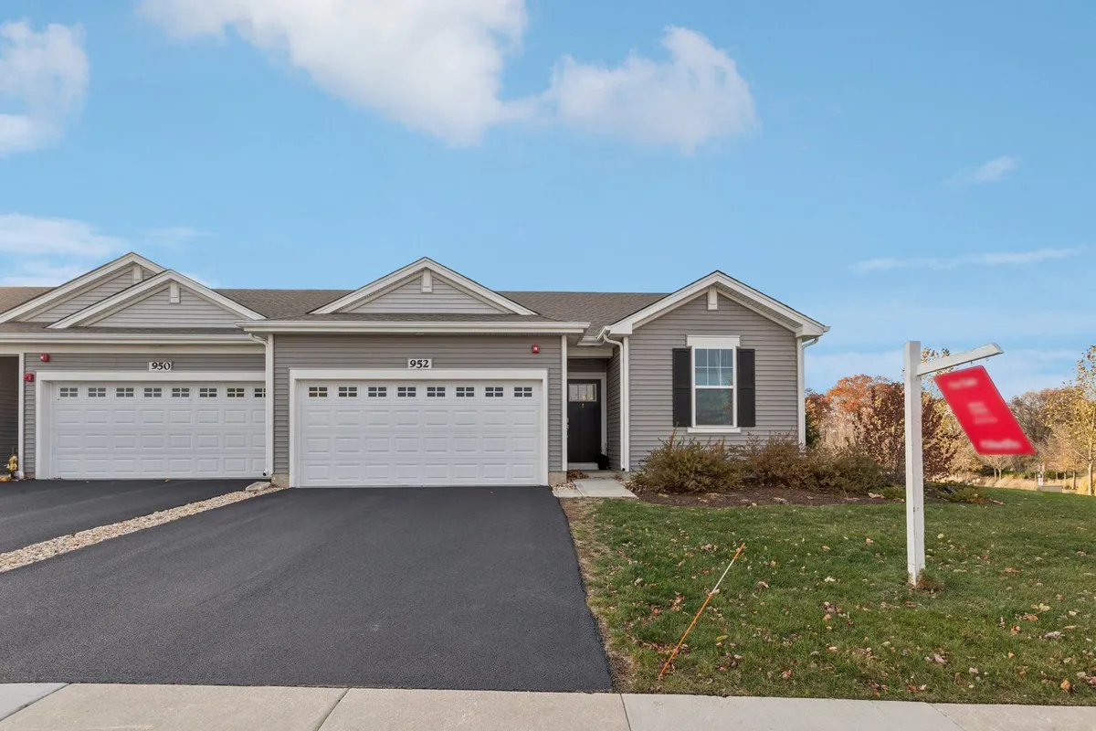 Property Slideshow image 1 of 48 | 952 darwin st, North Aurora, IL, 60542