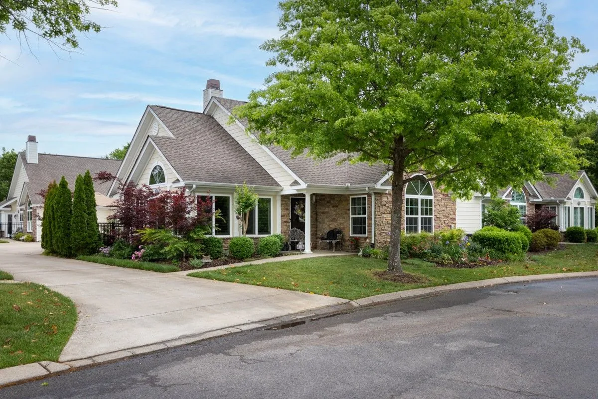Property Slideshow image 1 of 37 | 825 s browns ln 1001, Gallatin, TN, 37066