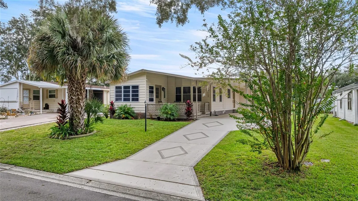 Property Slideshow image 1 of 31 | 712 devon dr, Lady Lake, FL, 32159