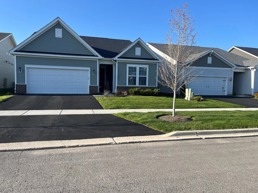 Property Slideshow image 1 of 11 | 3106 adelwood cir, Aurora, IL, 60503