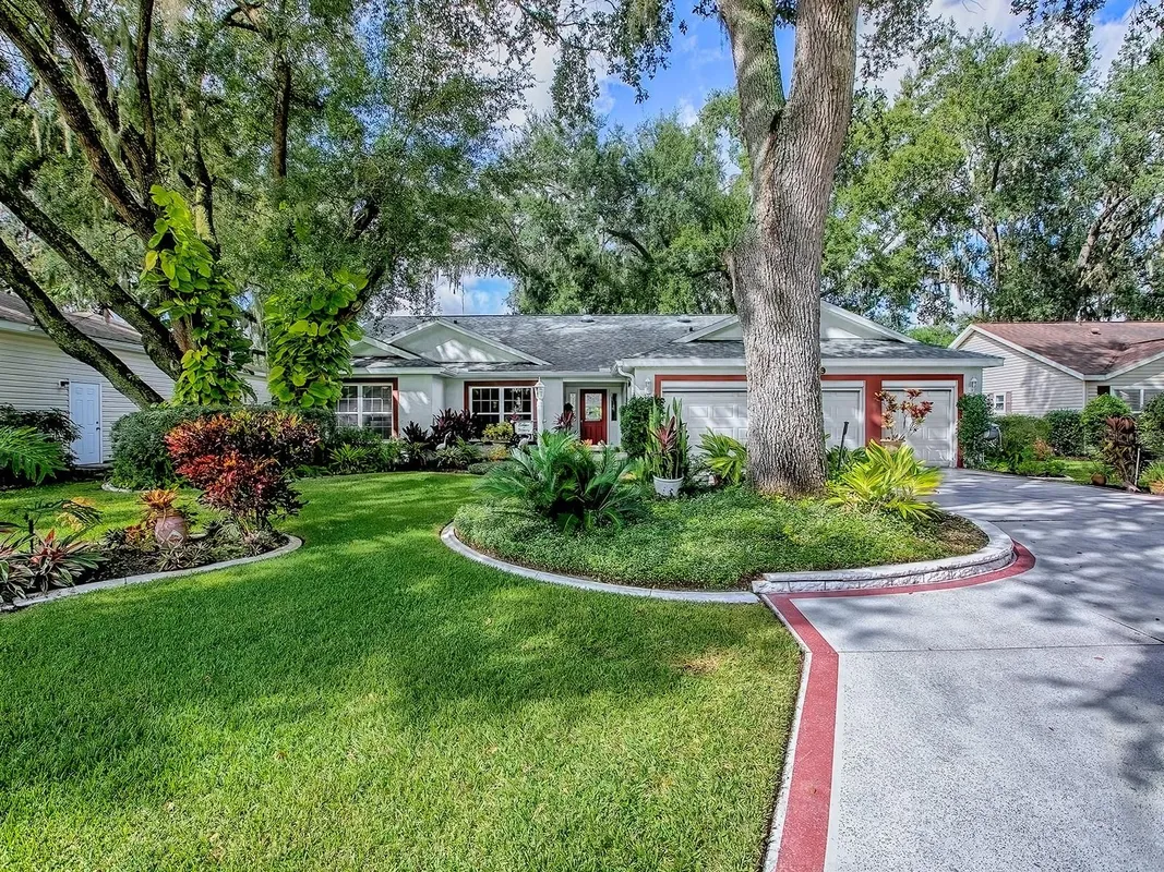 Property Slideshow image 1 of 62 | 25749 whisper oaks rd, Leesburg, FL, 34748