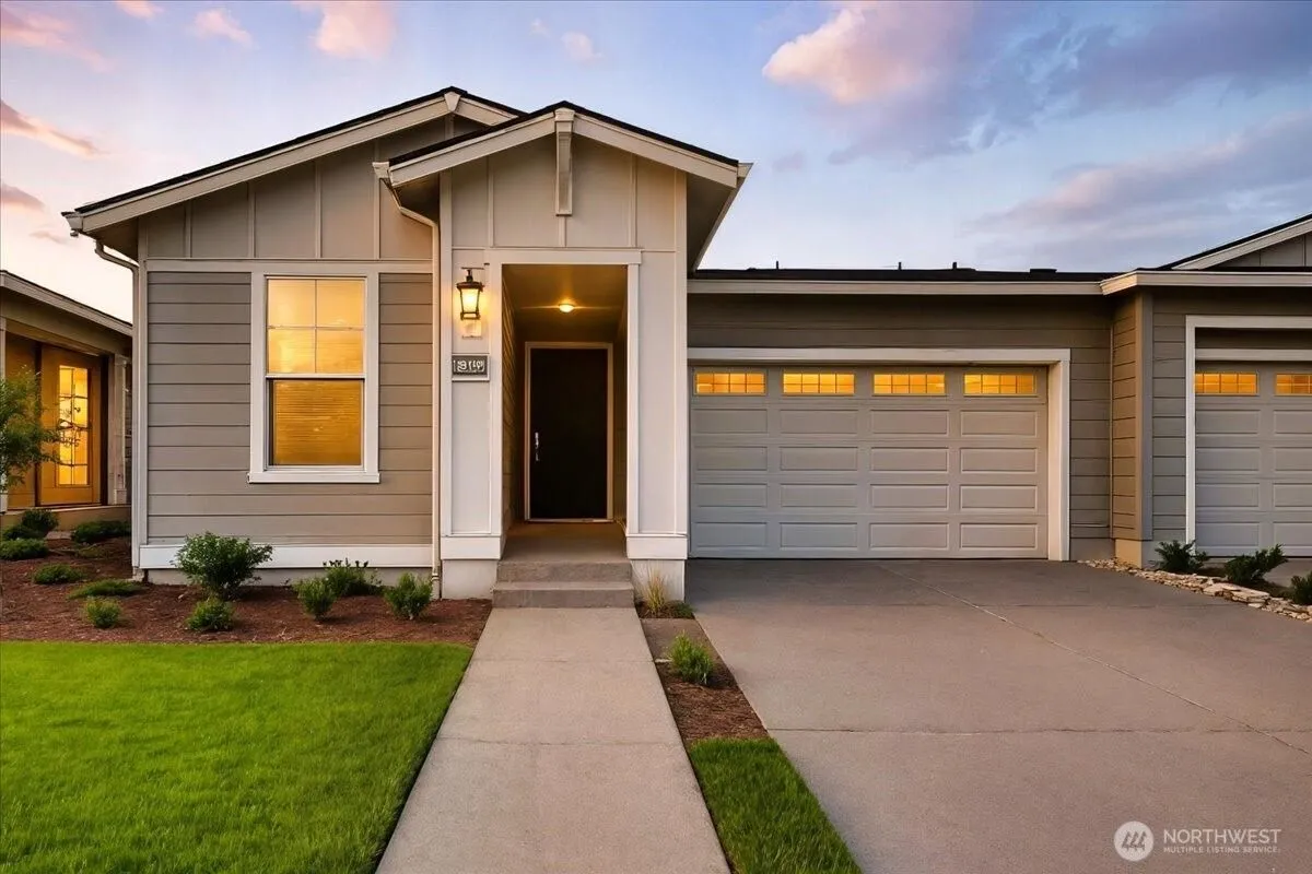 Property Slideshow image 1 of 20 | 14822 207th ave e unit e, Bonney Lake, WA, 98391