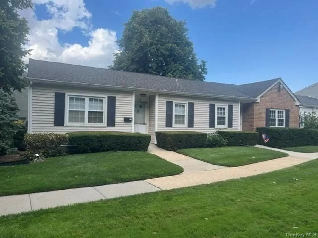 Property Slideshow image 1 of 8 | 117 harbor s, Babylon, NY, 11701