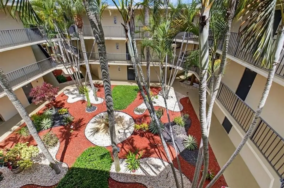 Property Slideshow image 1 of 39 | 5370 las verdes cir apt 319, Delray Beach, FL, 33484