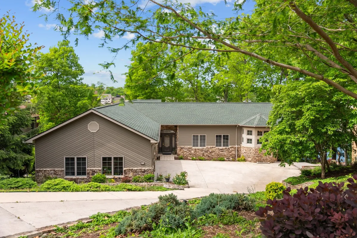 Property Slideshow image 1 of 58 | 43 markham ter, Crossville, TN, 38558