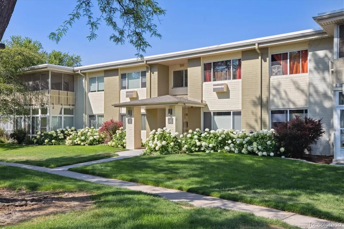 Property Slideshow image 1 of 19 | 725 s clinton st 2b, Denver, CO, 80247