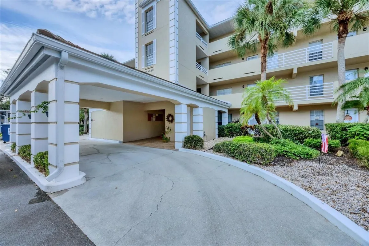 Property Slideshow image 1 of 56 | 823 wexford blvd # 823, Venice, FL, 34293
