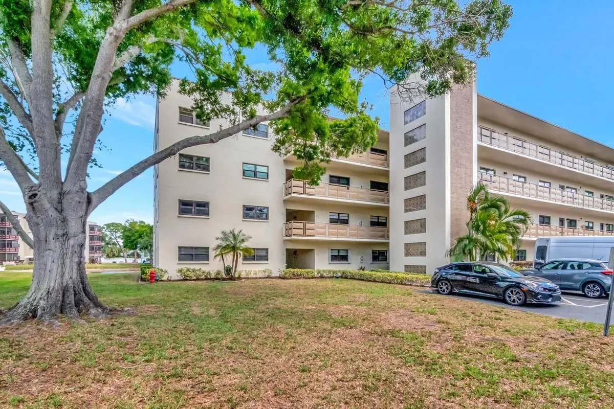 Property Slideshow image 1 of 39 | 6070 80th st 215, St Petersburg, FL, 33709