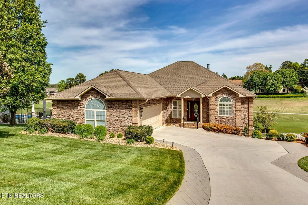 Property Slideshow image 1 of 60 | 424 wewoka cir, Loudon, TN, 37774