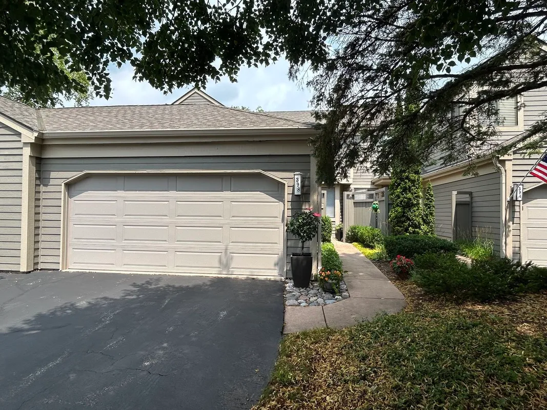 Property Slideshow image 1 of 1 | 398 white oak ln, Lake Barrington, IL, 60010