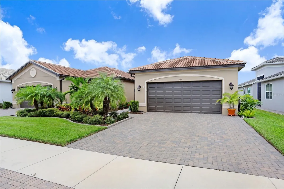 Property Slideshow image 1 of 35 | 4749 avila lakes dr, Wimauma, FL, 33598