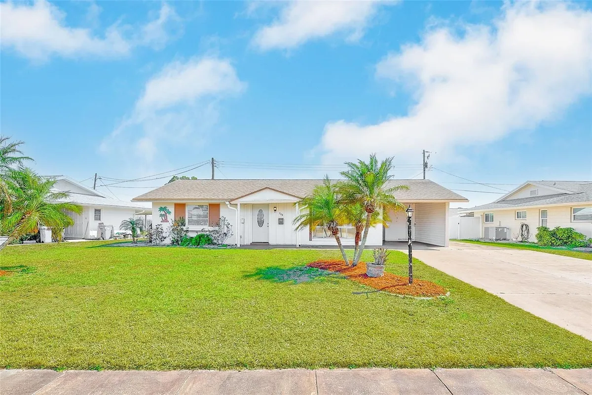 Property Slideshow image 1 of 23 | 708 tam o shanter ave, Sun City Center, FL, 33573