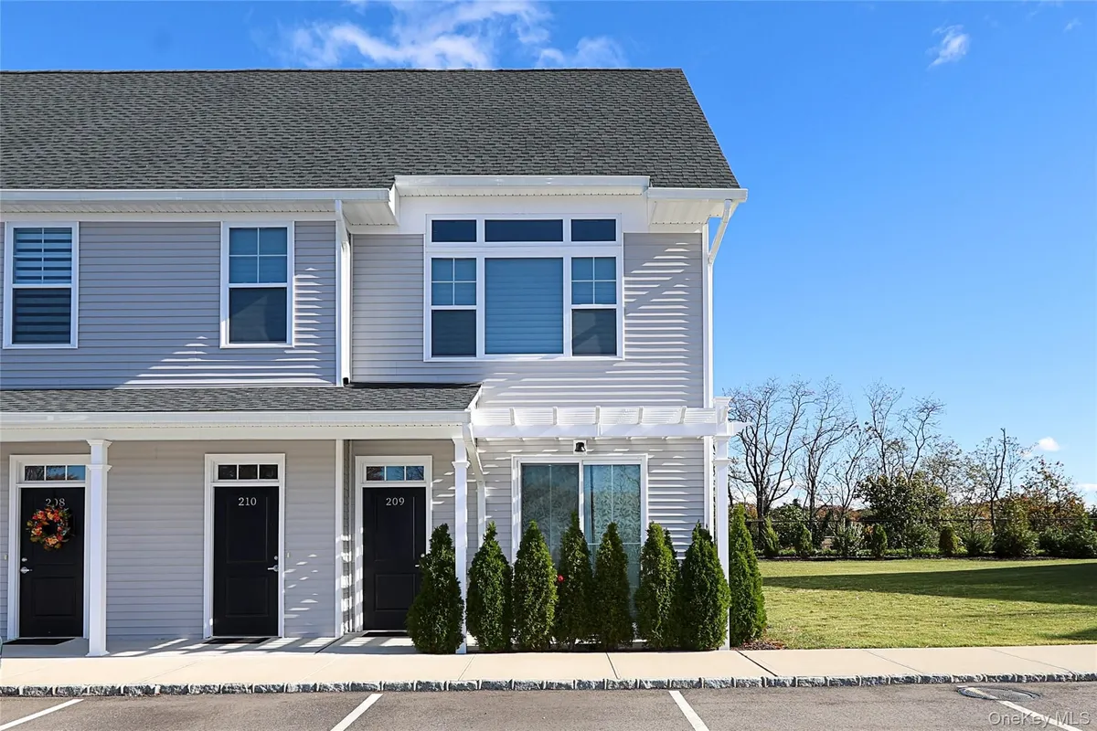 Property Slideshow image 1 of 29 | 209 breton way, Glen Cove, NY, 11542