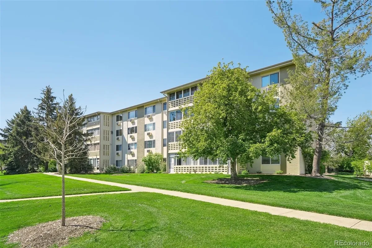 Property Slideshow image 1 of 19 | 705 s alton way 4d, Denver, CO, 80247