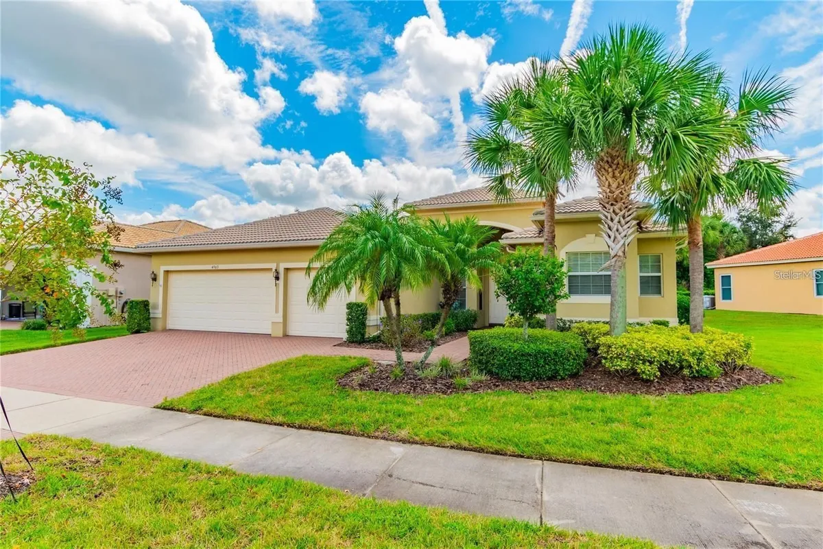 Property Slideshow image 1 of 38 | 4963 sapphire sound dr, Wimauma, FL, 33598