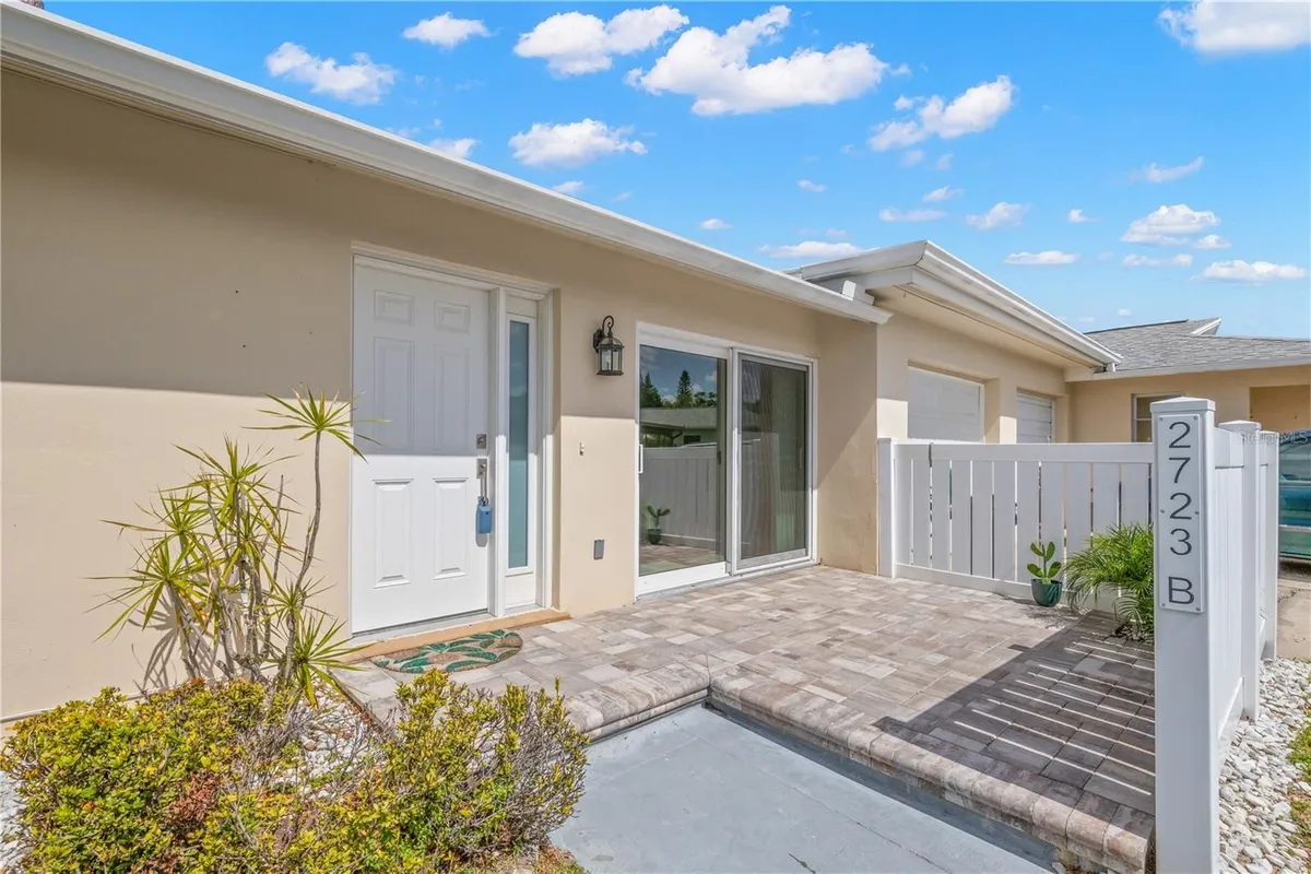 Property Slideshow image 1 of 28 | 2723 sherbrooke ln b, Palm Harbor, FL, 34684