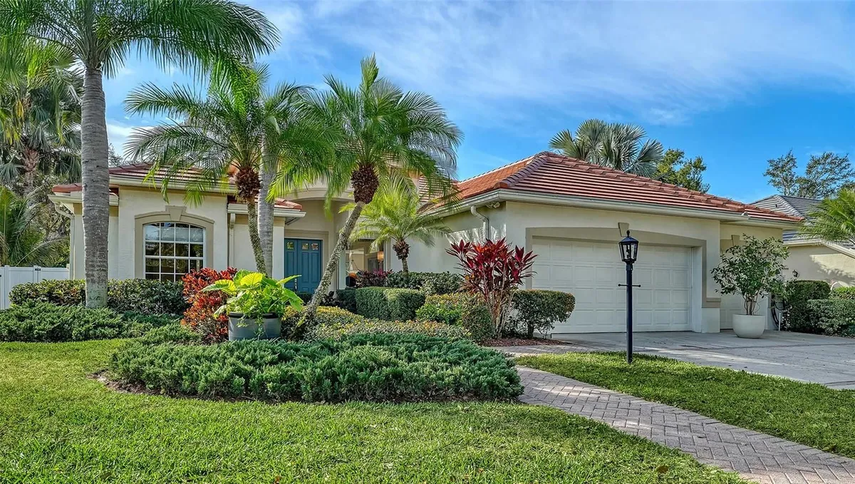 Property Slideshow image 1 of 58 | 4855 carrington cir, Sarasota, FL, 34243