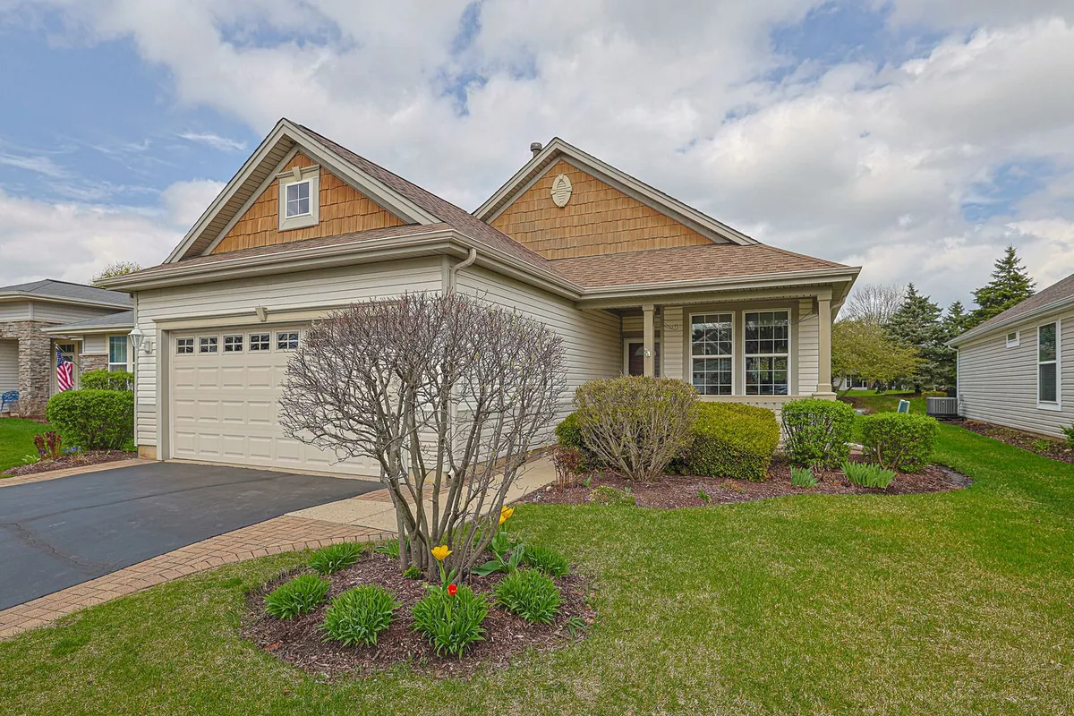 Property Slideshow image 1 of 42 | 12918 w willow creek ln, Huntley, IL, 60142