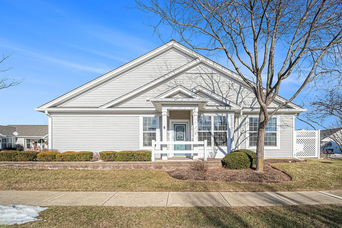 Property Slideshow image 1 of 16 | 14020 moraine hills dr, Huntley, IL, 60142