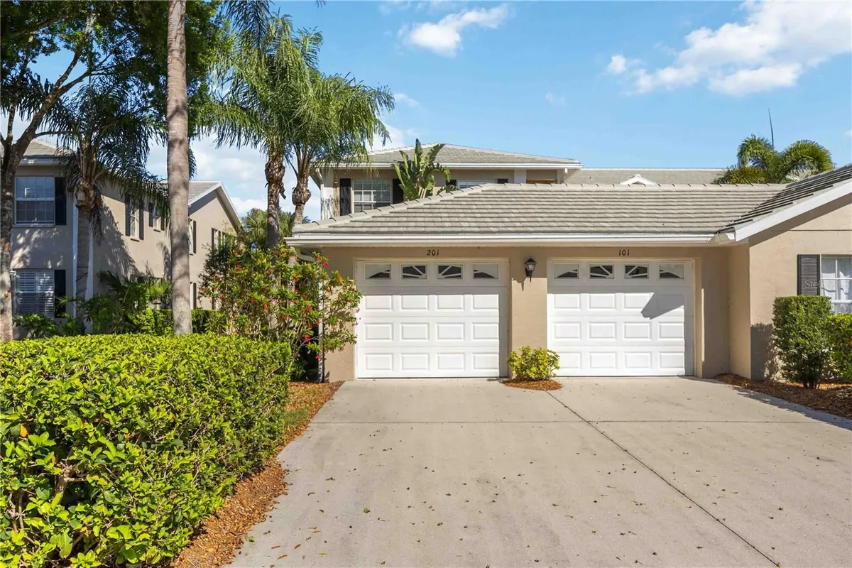 Property Slideshow image 1 of 29 | 115 woodbridge dr 201, Venice, FL, 34293