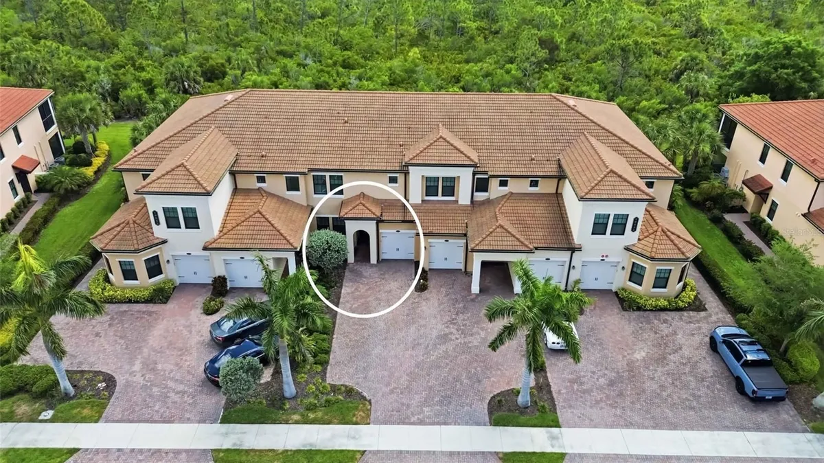 Property Slideshow image 1 of 69 | 10055 crooked creek dr 102, Venice, FL, 34293