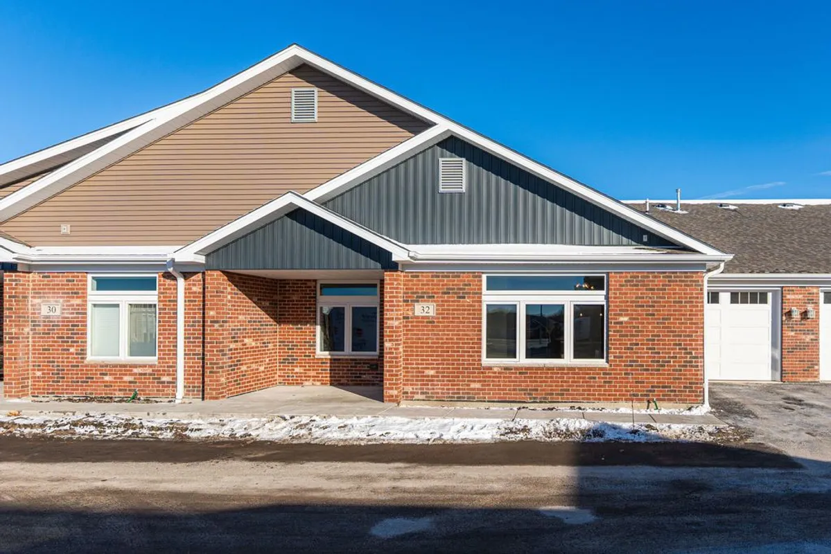 Property Slideshow image 1 of 54 | 46 kloe ln 46, Sycamore, IL, 60178