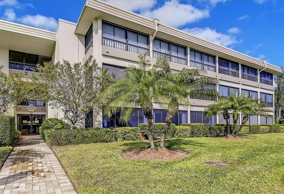 Property Slideshow image 1 of 93 | 225 hourglass way 303, Sarasota, FL, 34242