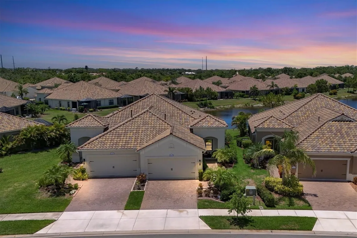 Property Slideshow image 1 of 55 | 21649 avon park ct, Venice, FL, 34293