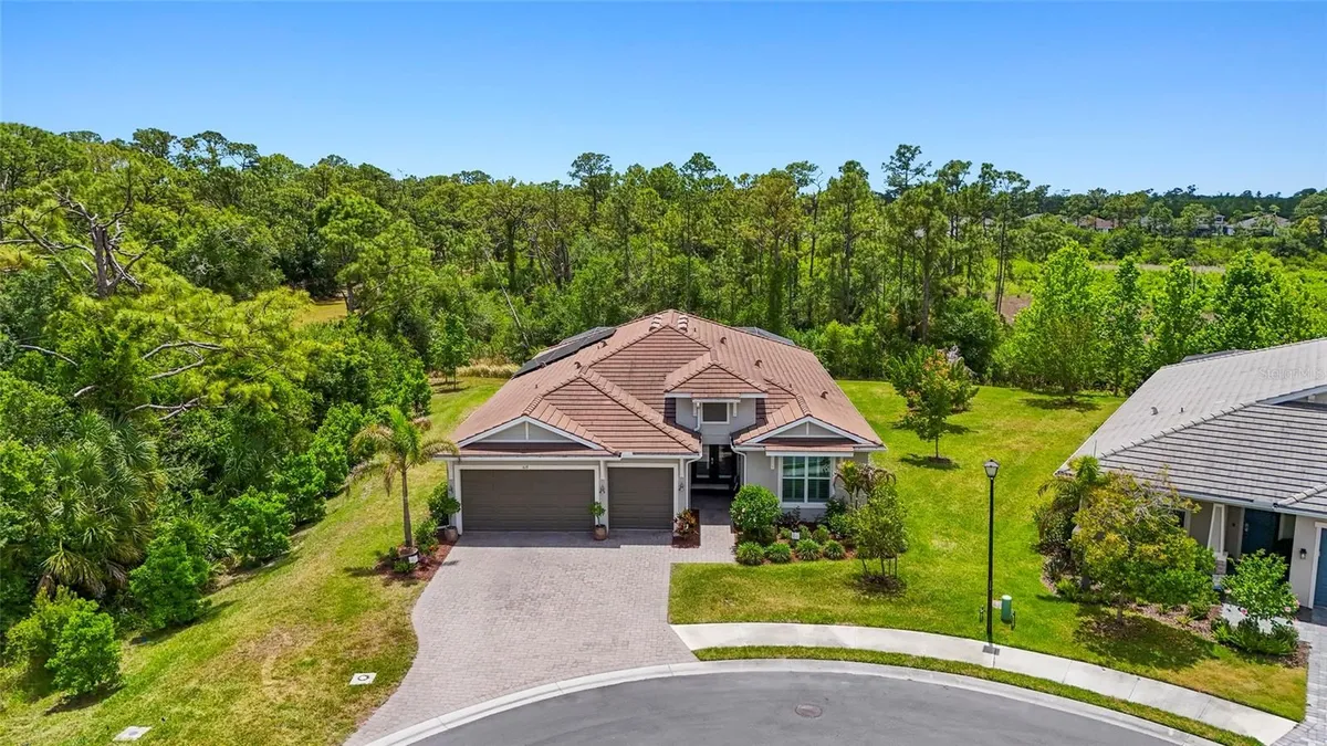 Property Slideshow image 1 of 81 | 617 mistiflower cir, Nokomis, FL, 34275
