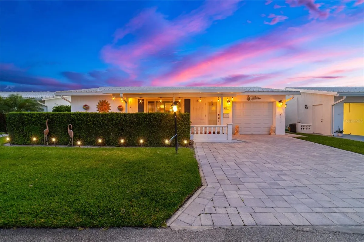 Property Slideshow image 1 of 34 | 2107 sw 22nd st, Boynton Beach, FL, 33426