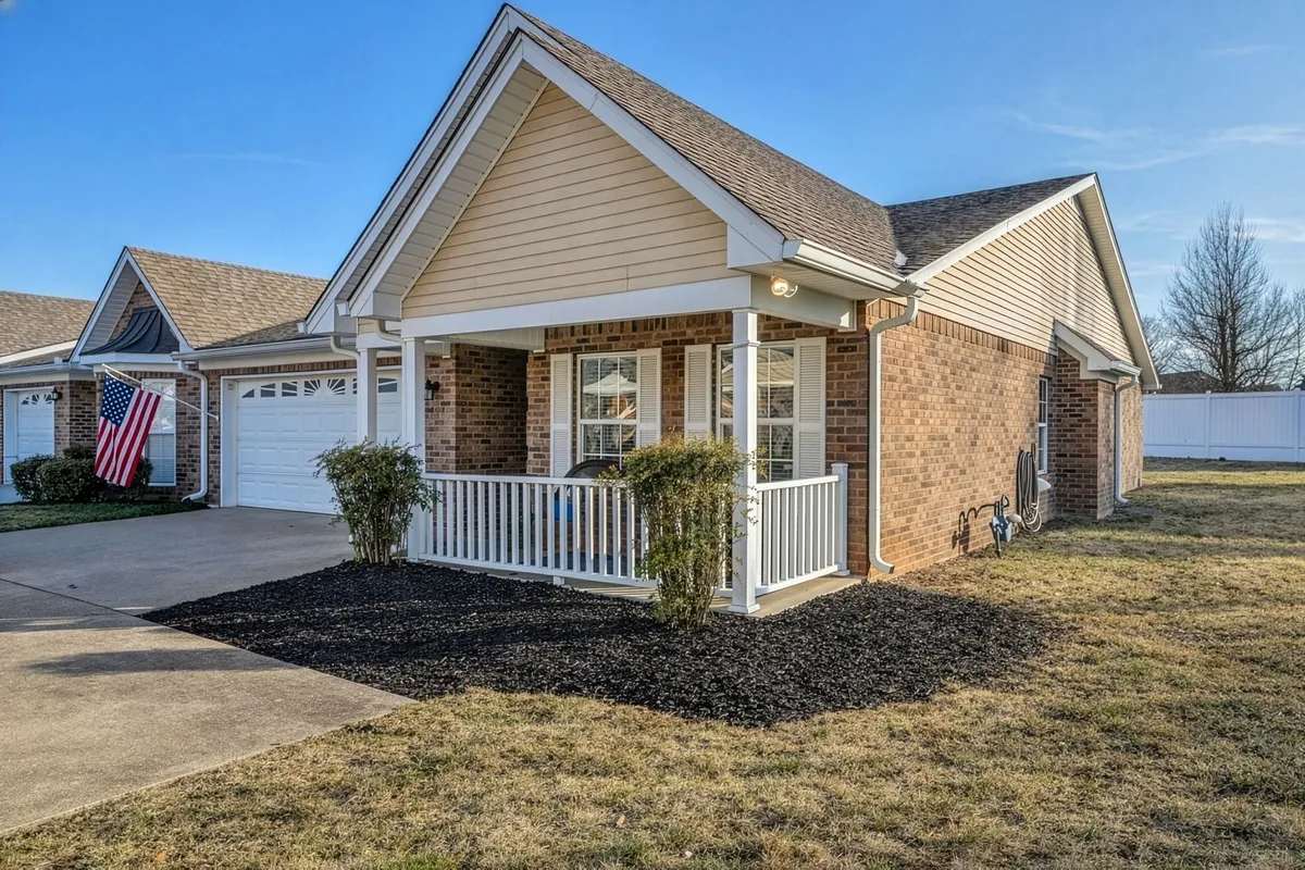 Property Slideshow image 1 of 35 | 702 forest glen cir, Murfreesboro, TN, 37128