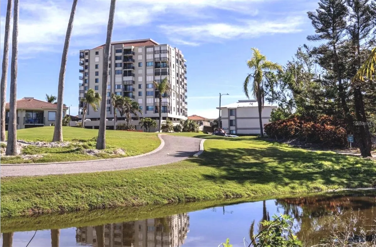 Property Slideshow image 1 of 19 | 6372 palma del mar blvd s apt 705, Saint Petersburg, FL, 33715